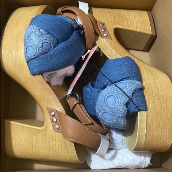 Sam & Libby Cassandra Puffy Platform Sandals NWT size 8.5 - Picture 4 of 8